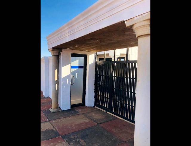 2 BEDROOM HOUSE FOR SALE IN BRAM FISCHERVILLE